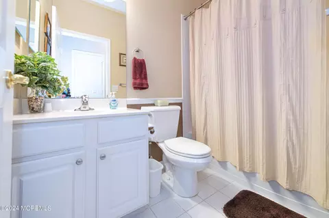 Bath - 104 Marlow Dr, Jackson, NJ 08527 photo 1 of 3