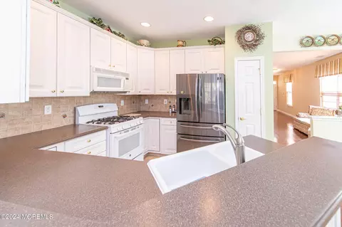 Kitchen - 104 Marlow Dr, Jackson, NJ 08527 photo 2 of 3