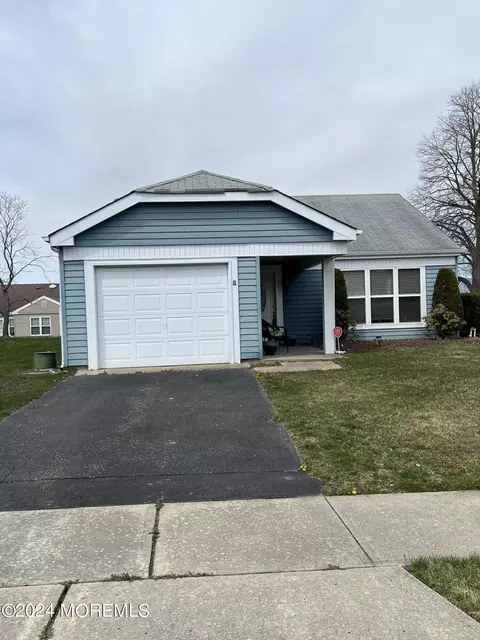50 Westgate Pl, Manchester, NJ 08759