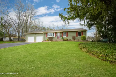 5 Stockton Way, Howell, NJ 07731