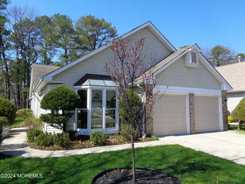 2385 Agincourt Rd, Toms River, NJ 08755