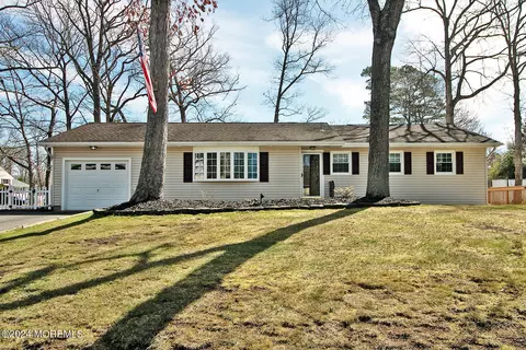 565 Lanlac Dr, Lanoka Harbor, NJ 08734