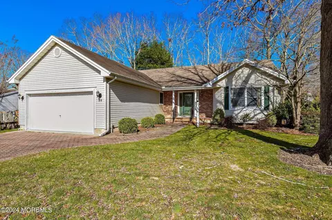 36 Lighthouse Dr, Manahawkin, NJ 08050