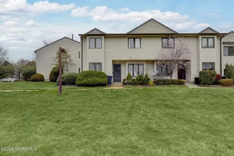 24 Orange Dr, Marlboro, NJ 07746