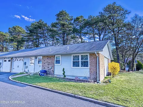 63 Cambridge Cir # A, Manchester, NJ 08759