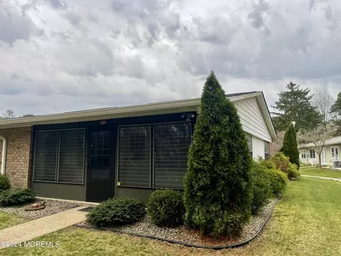 22 Yorkshire Ct # D, Manchester, NJ 08759
