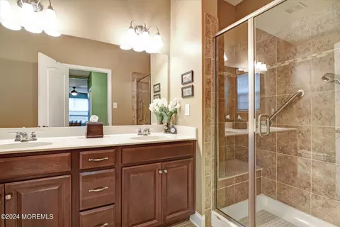 Bath - 37 Mason Dr, Jackson, NJ 08527 photo 3 of 6