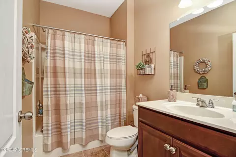 Bath - 37 Mason Dr, Jackson, NJ 08527 photo 1 of 6