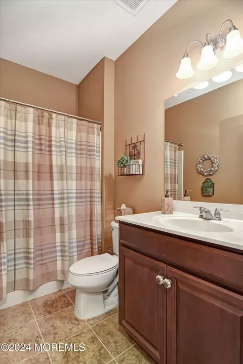 Bath - 37 Mason Dr, Jackson, NJ 08527 photo 2 of 6
