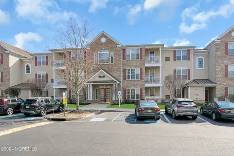 537 Sophee Ln, Lakewood, NJ 08701