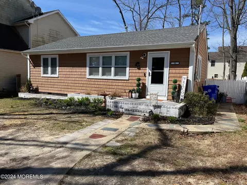 20 Unity Dr, Brick, NJ 08723