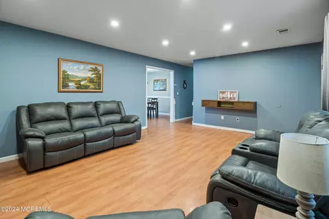 Living - 875 Bowman Rd, Jackson, NJ 08527 photo 3 of 4