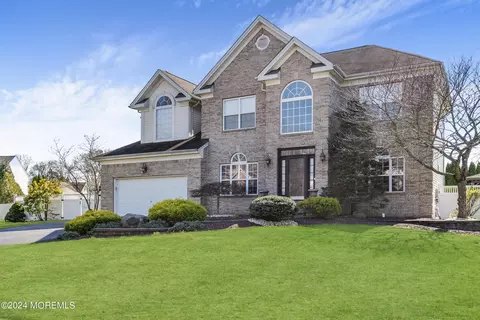 5 Kensington Ct, Jackson, NJ 08527