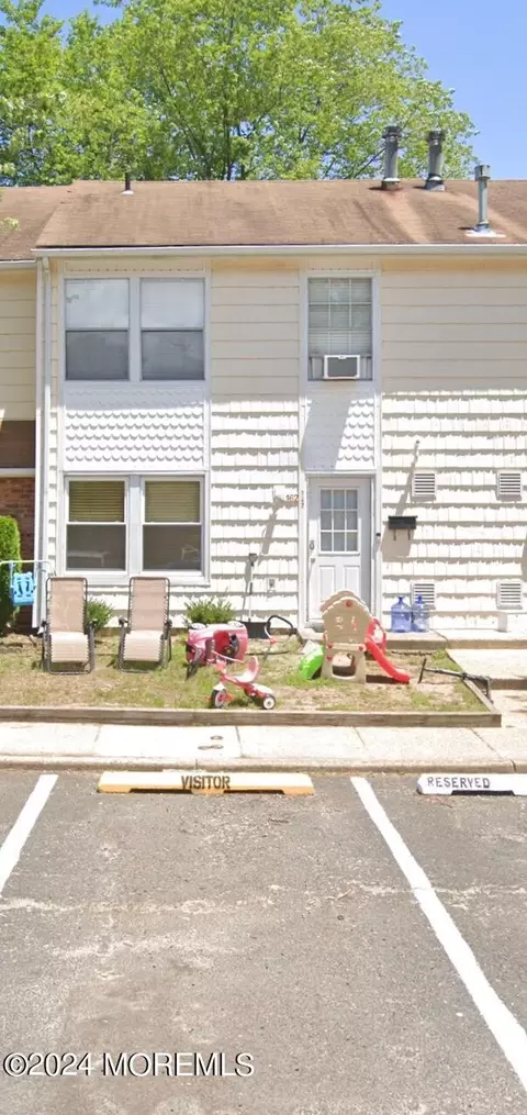 162 Colony Cir, Lakewood, NJ 08701