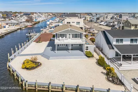 4 Neptune Rd, Toms River, NJ 08753