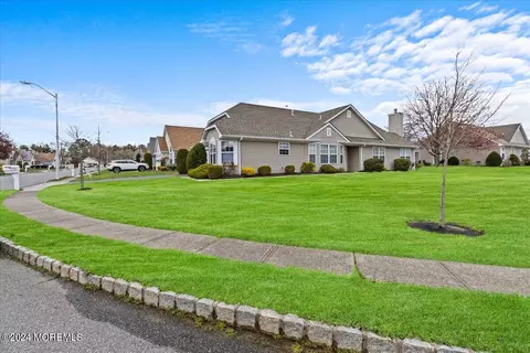 3321 Deep River Ln, Toms River, NJ 08755