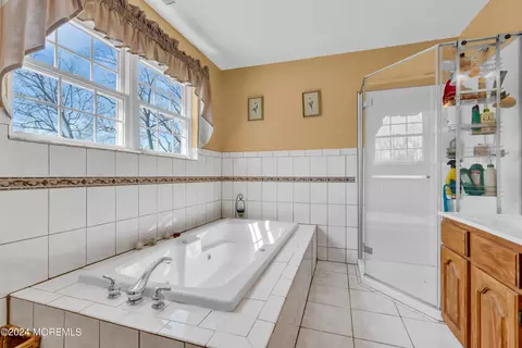 Bath - 451 Cobain Rd, Jackson, NJ 08527 photo 3 of 4