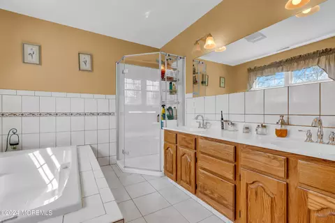 Bath - 451 Cobain Rd, Jackson, NJ 08527 photo 2 of 4