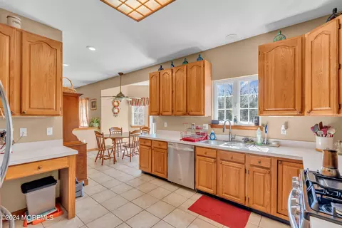 Kitchen - 451 Cobain Rd, Jackson, NJ 08527 photo 3 of 3