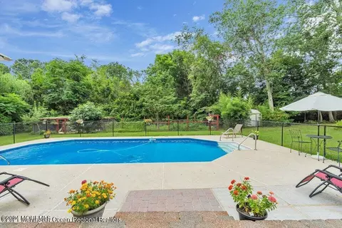 Exterior - 451 Cobain Rd, Jackson, NJ 08527 photo 8 of 9