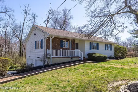 17 Imlaystown Hightstown Rd, Allentown, NJ 08501