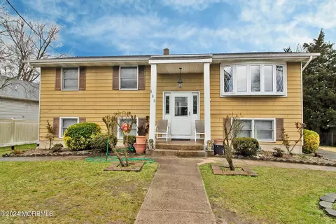 124 Windward Ave, Beachwood, NJ 08722