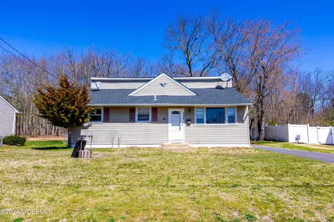 138 Country Club Rd, Pine Hill, NJ 08021
