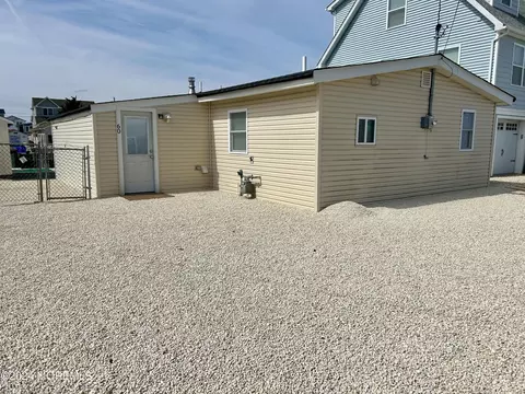 60 Phyllis Ln, Beach Haven West, NJ 08050