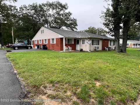 13 Dove St #B, Manchester, NJ 08759