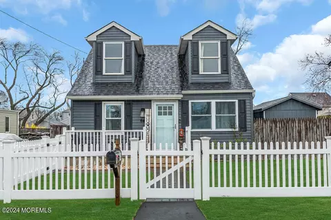 64 Compton Ave, Keansburg, NJ 07734
