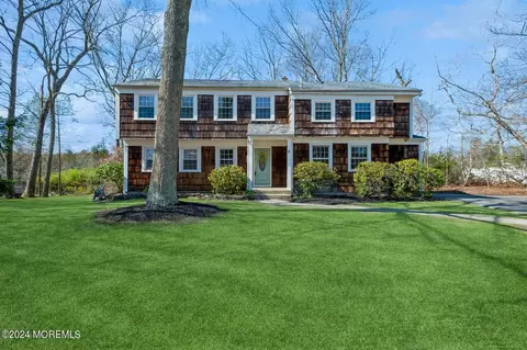 7 Frost Dr, Bayville, NJ 08721