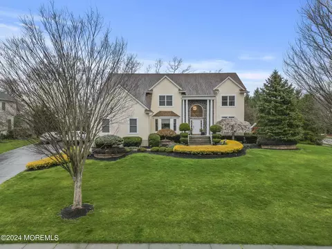 8 Schindler Ln, Monroe, NJ 08831