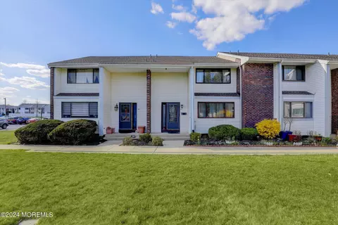 C11 Lincoln Lane, Dayton, NJ 08810