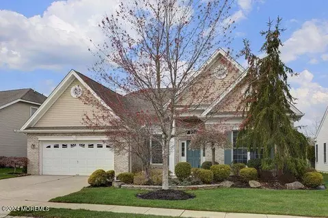7 Dunberry Dr, Freehold, NJ 07728