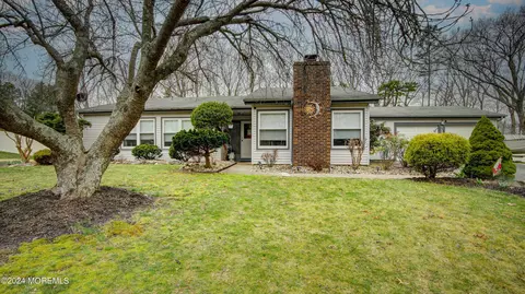 100 Buckingham Dr, Jackson, NJ 08527