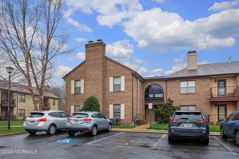 1001 Wellington Pl, Aberdeen, NJ 07747