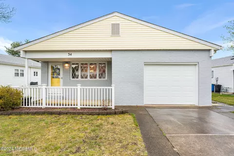 34 Vail St, Toms River, NJ 08757