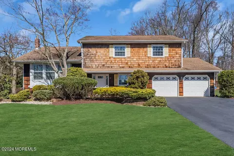 14 Duncan Dr, Morganville, NJ 07751