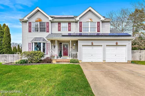 62 Ravenwood Blvd, Barnegat, NJ 08005
