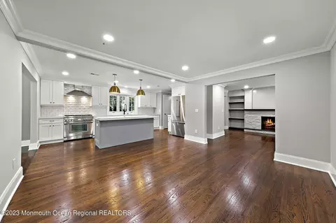 Living - 2 Heathcliff Rd, Rumson, NJ 07760 photo 4 of 5