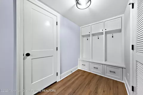 Entry Way - 2 Heathcliff Rd, Rumson, NJ 07760 photo 3 of 3