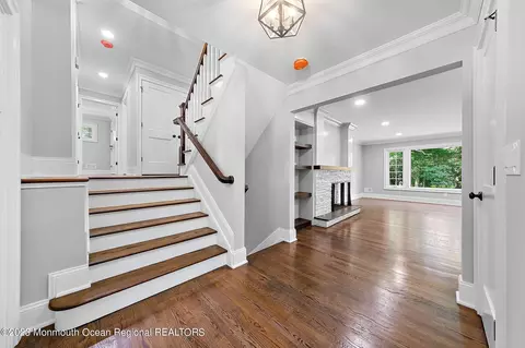 Entry Way - 2 Heathcliff Rd, Rumson, NJ 07760 photo 2 of 3