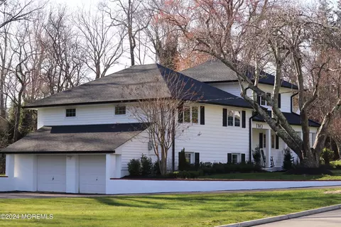 Exterior - 2 Heathcliff Rd, Rumson, NJ 07760 photo 5 of 13