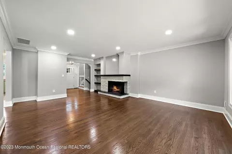 Living - 2 Heathcliff Rd, Rumson, NJ 07760 photo 3 of 5
