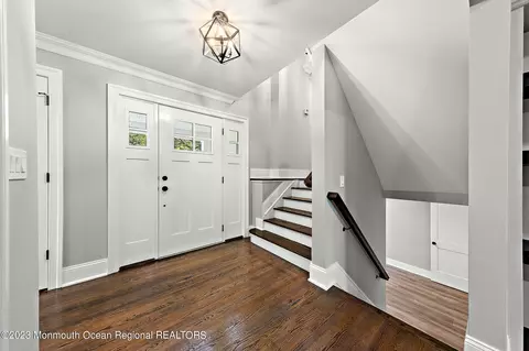 Entry Way - 2 Heathcliff Rd, Rumson, NJ 07760 photo 1 of 3