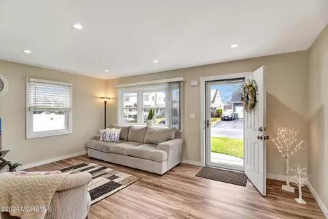 21 Ovington Ave, Edison, NJ 08817 photo 4