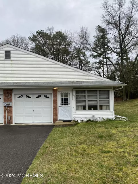 157 Rosewood Dr # B, Whiting, NJ 08759