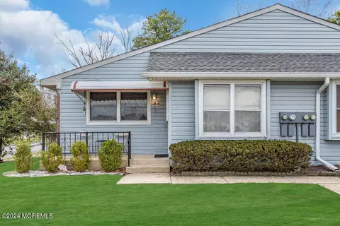 21 Lafayette Dr #A, Whiting, NJ 08759