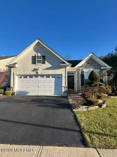 18 Wintergreen Dr, Manalapan, NJ 07726