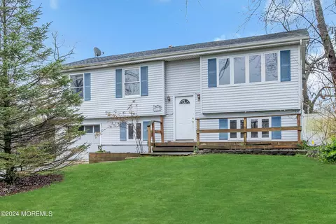 66 Dogwood Dr, Jackson, NJ 08527